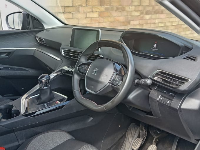 2025 Peugeot 5008