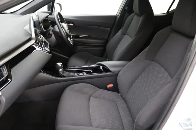 2025 Toyota C-hr