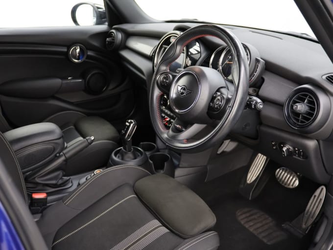2025 Mini Hatch