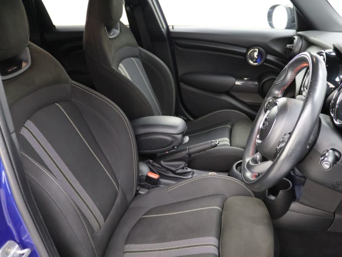 2025 Mini Hatch