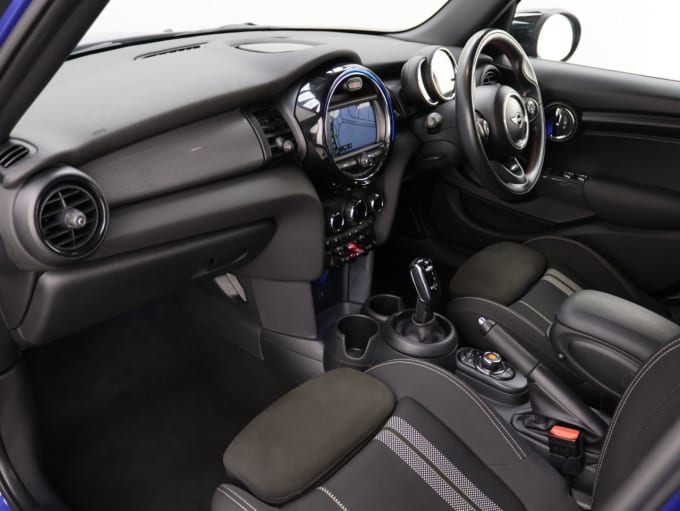 2025 Mini Hatch