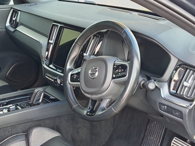 2025 Volvo V60