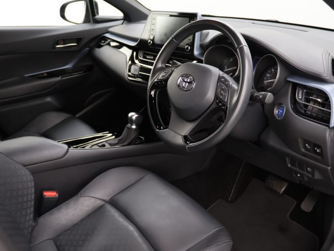 2025 Toyota C-hr