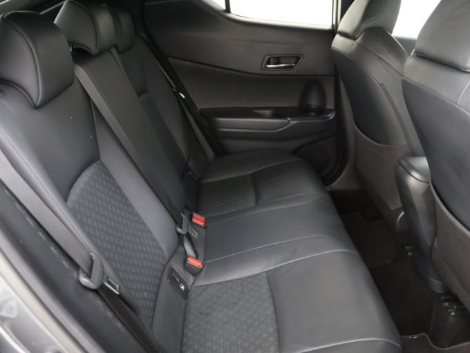 2025 Toyota C-hr