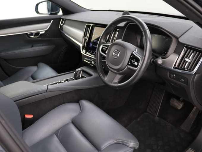 2020 Volvo V90