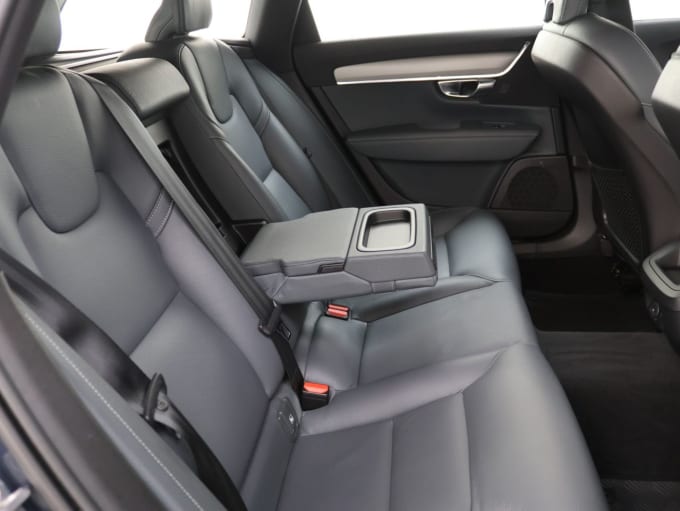 2020 Volvo V90