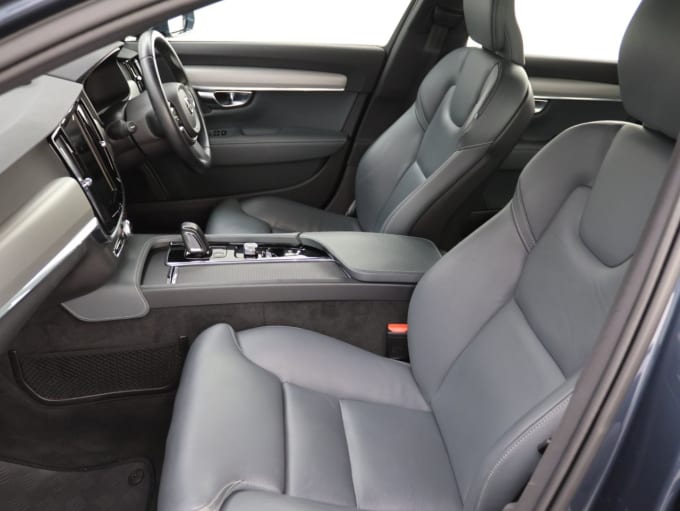 2020 Volvo V90