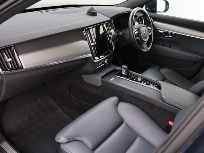 2020 Volvo V90