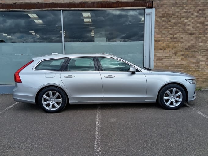 2025 Volvo V90