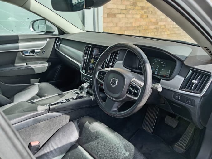 2025 Volvo V90