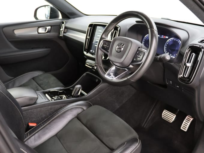 2025 Volvo Xc40