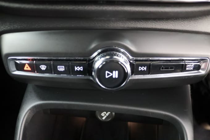 2025 Volvo Xc40