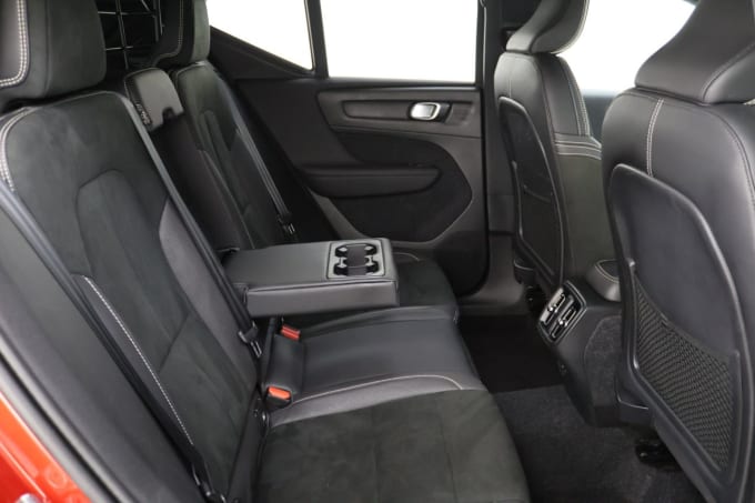 2025 Volvo Xc40