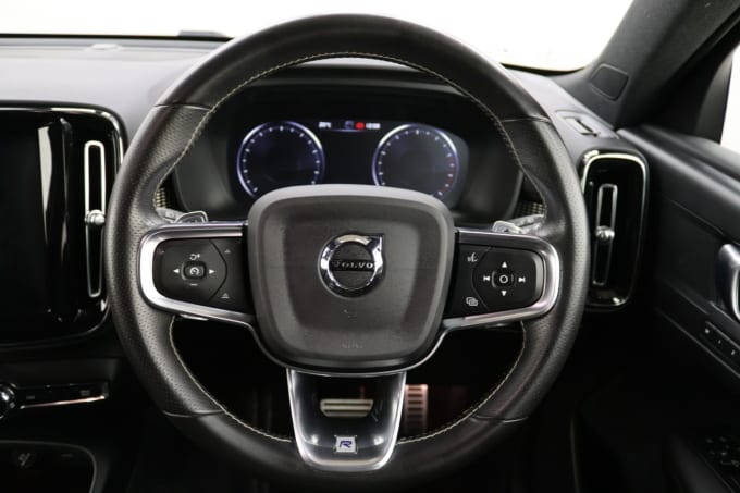 2025 Volvo Xc40