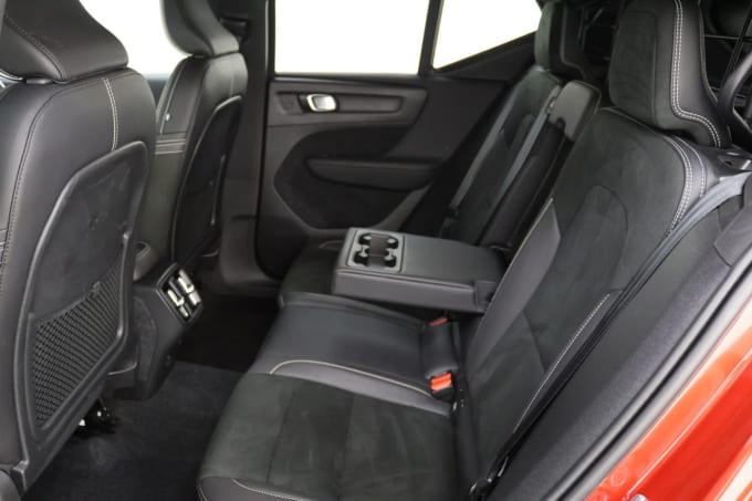 2025 Volvo Xc40