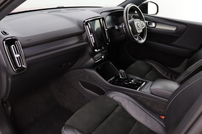 2025 Volvo Xc40