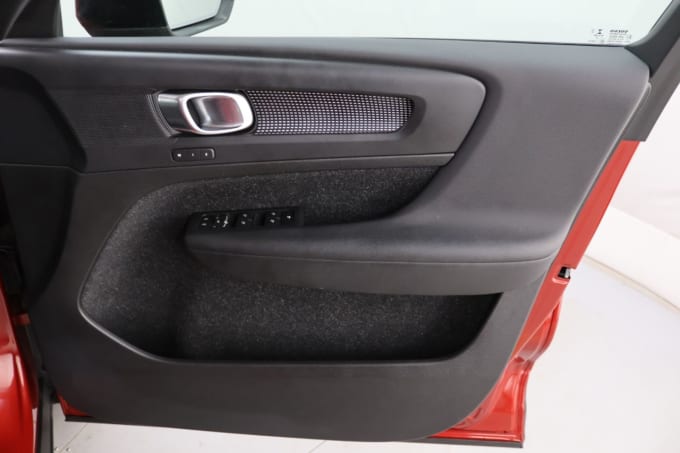 2025 Volvo Xc40