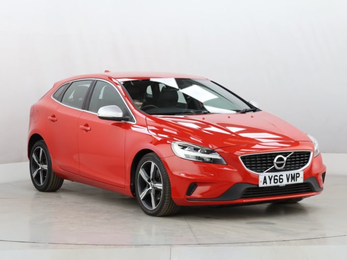 2025 Volvo V40
