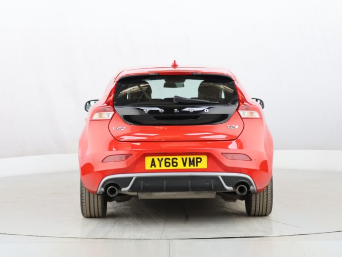 2025 Volvo V40