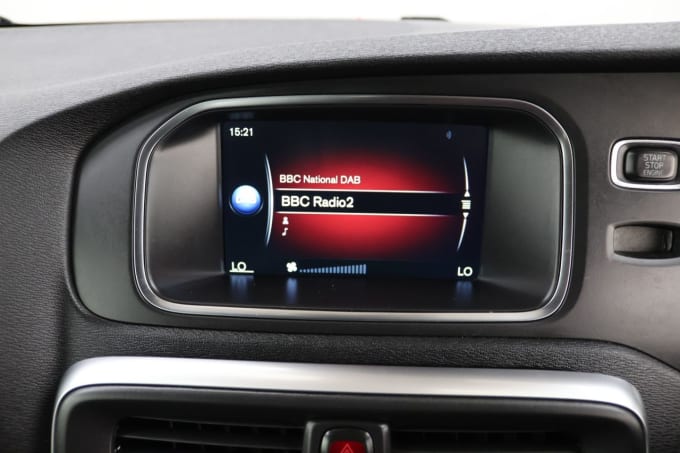 2025 Volvo V40