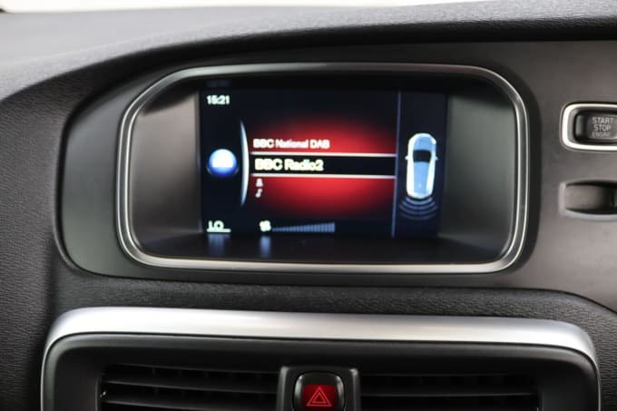 2025 Volvo V40