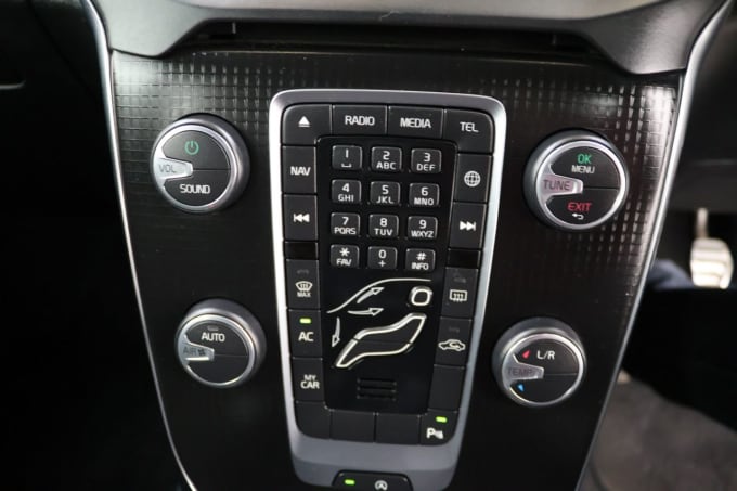2025 Volvo V40