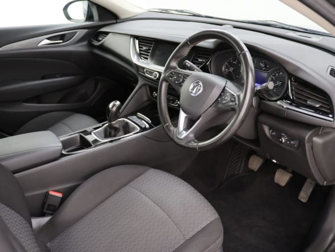 2025 Vauxhall Insignia