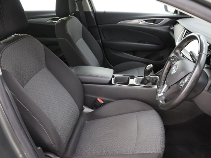 2025 Vauxhall Insignia