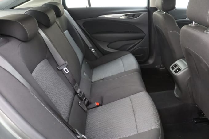 2025 Vauxhall Insignia