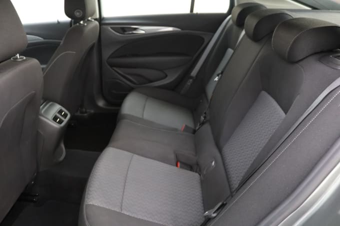 2025 Vauxhall Insignia