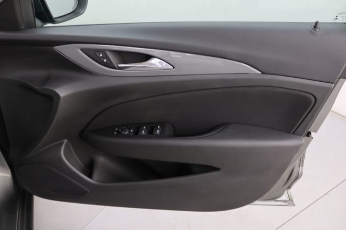 2025 Vauxhall Insignia