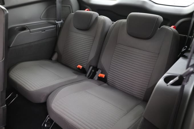 2025 Ford Grand C-max