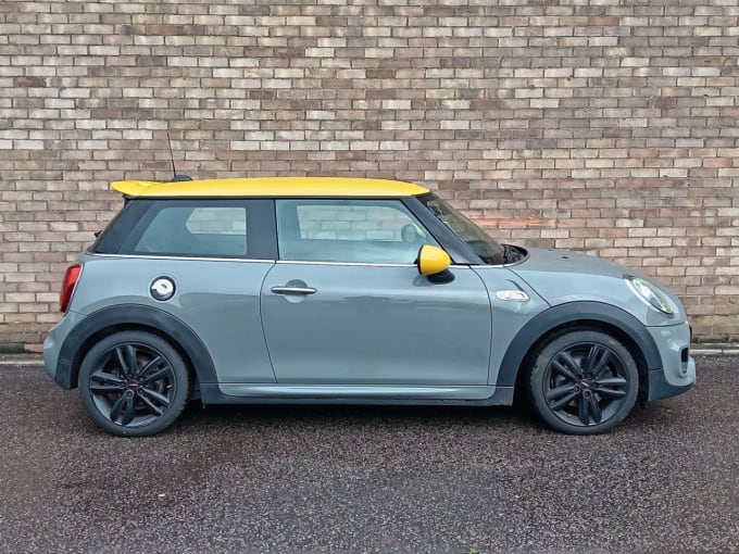 2019 Mini Hatch