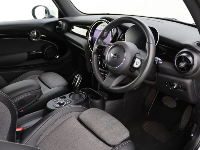 2021 Mini Electric Hatch