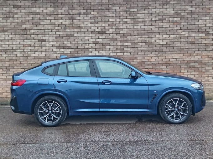 2022 BMW X4