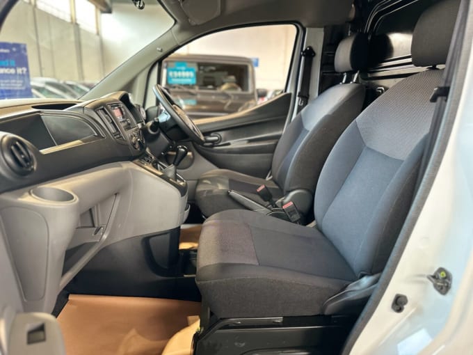 2025 Nissan Nv200