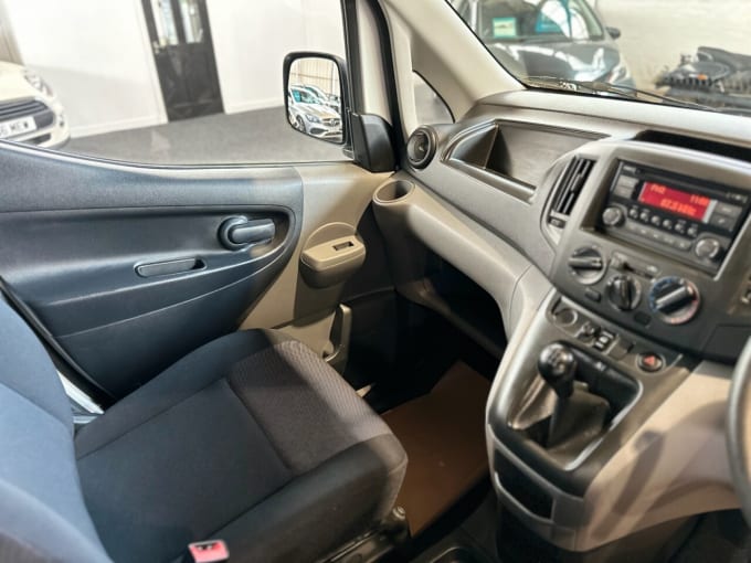 2025 Nissan Nv200