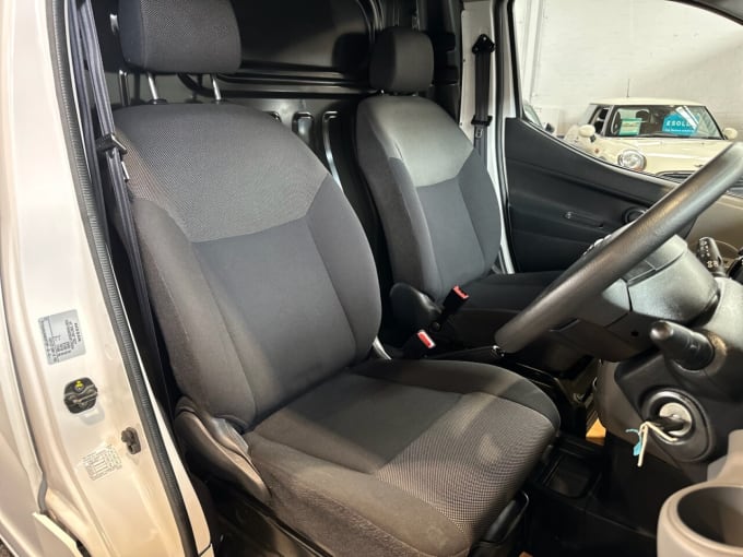 2025 Nissan Nv200