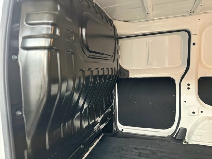 2025 Nissan Nv200