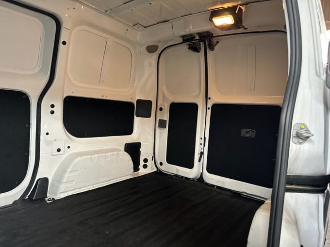2025 Nissan Nv200