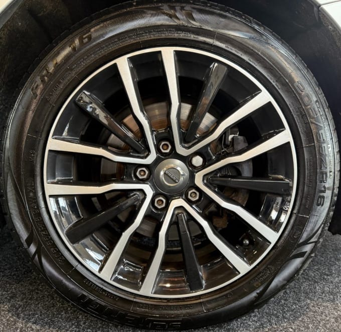 2025 Volvo V40