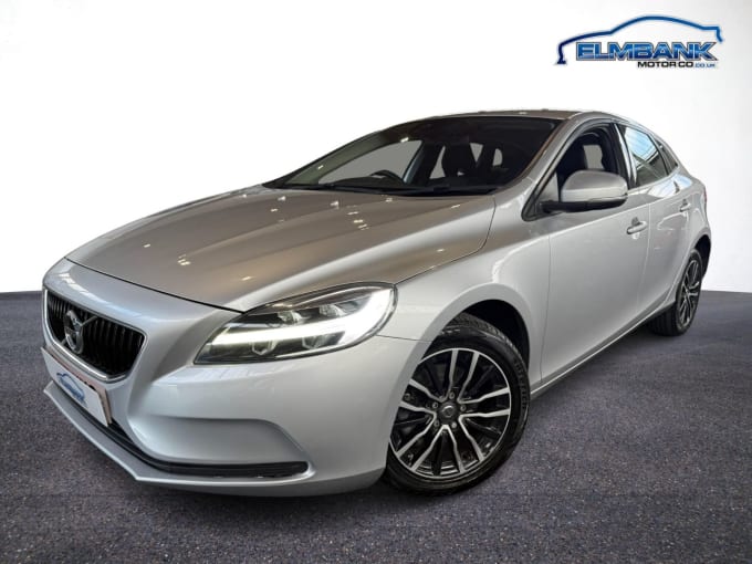 2025 Volvo V40
