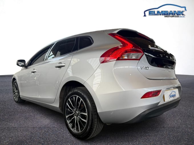 2025 Volvo V40