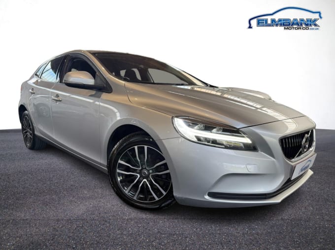 2025 Volvo V40
