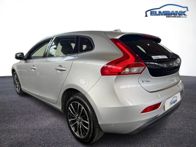 2025 Volvo V40