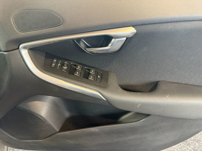 2025 Volvo V40