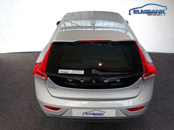 2025 Volvo V40