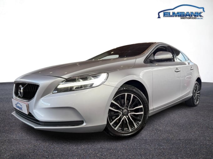 2025 Volvo V40