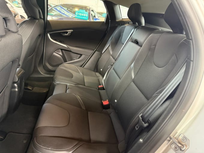 2025 Volvo V40