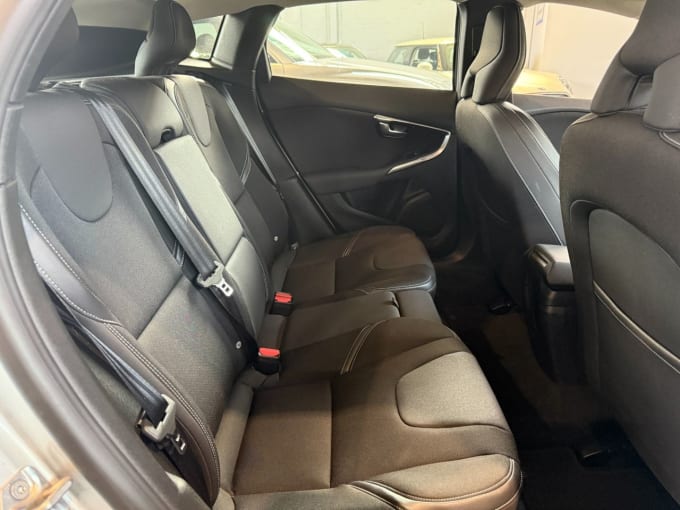 2025 Volvo V40